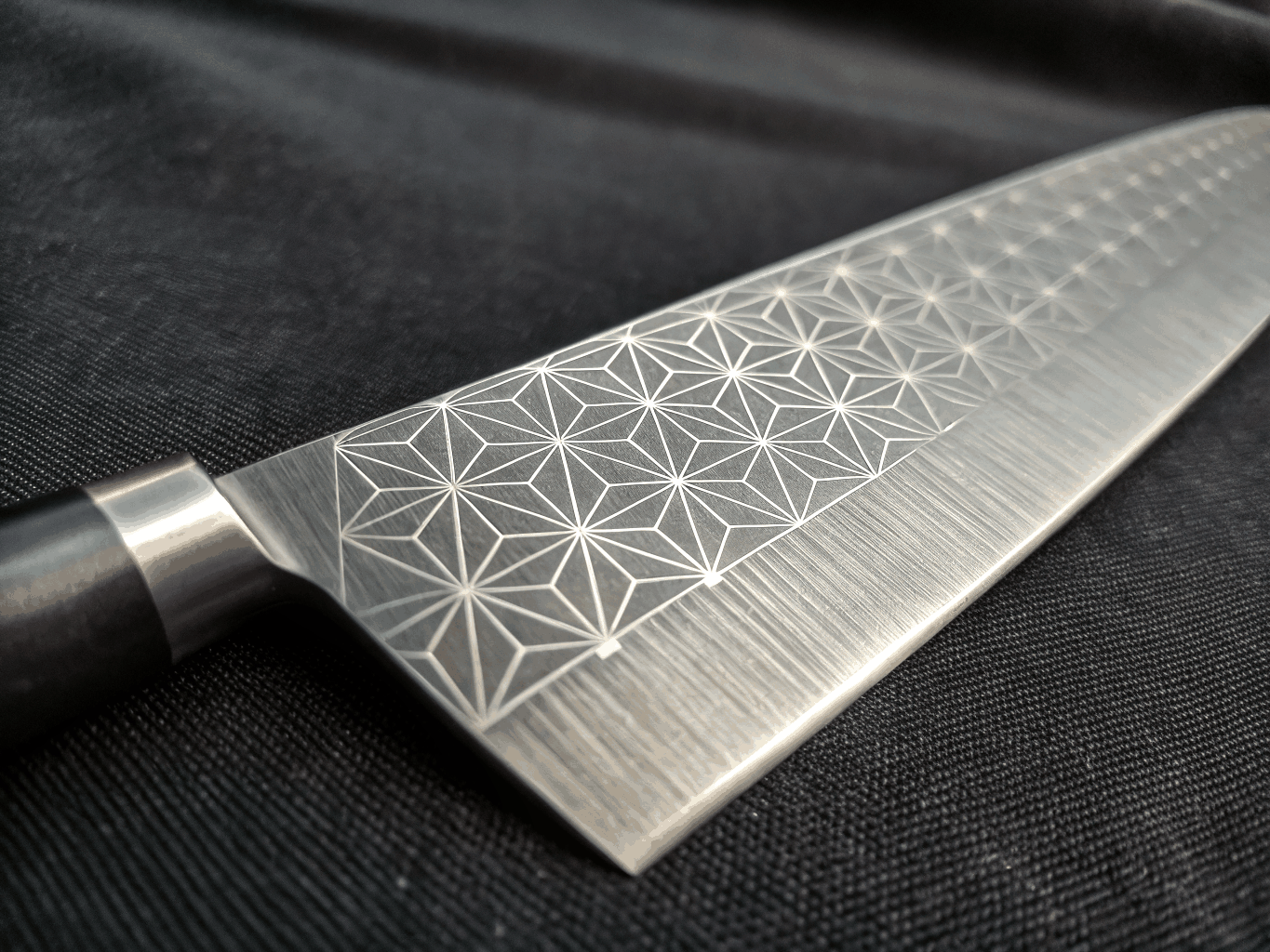 Detailed view of high performance blade steel micro structure and blade edge